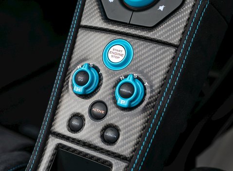 McLaren 675LT Spider MSO Carbon Series 21