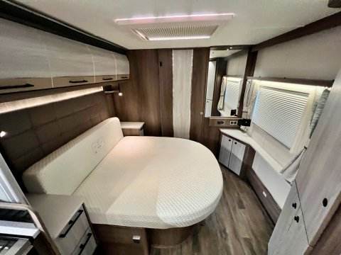 Coachman Lusso II  37