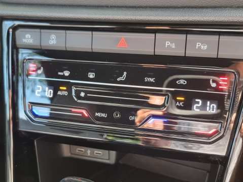 Volkswagen T-Roc R-LINE TSI DSG 34