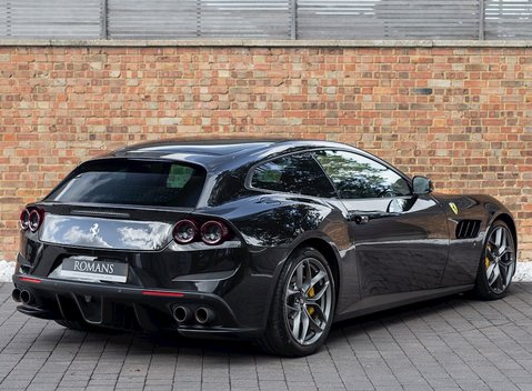 Ferrari GTC4 Lusso T 7
