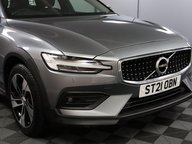 Volvo V60 B4 CROSS COUNTRY AWD MHEV 25