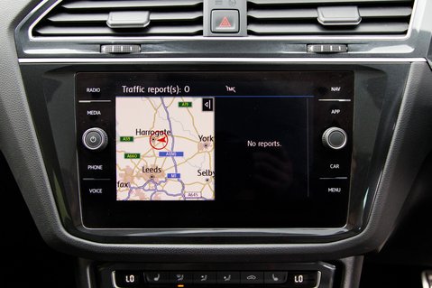 Volkswagen Tiguan R-LINE TECH TDI 4MOTION DSG 25