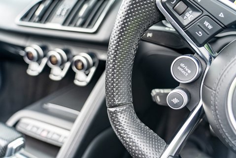 Audi R8 SPYDER V10 QUATTRO 12