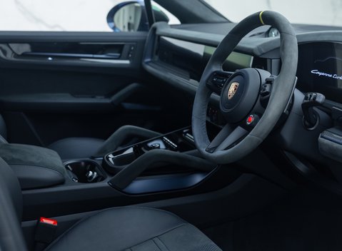 Porsche Cayenne TURBO E-HYBRID Coupe with GT Package 13