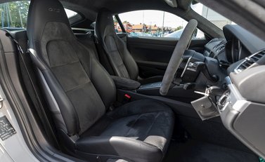 Porsche 718 Cayman GTS 12