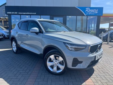 Volvo XC40 2.0 B3 MHEV Core SUV 5dr Petrol Hybrid DCT Auto