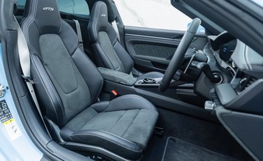 Porsche 911 Targa 4 GTS (992) 14