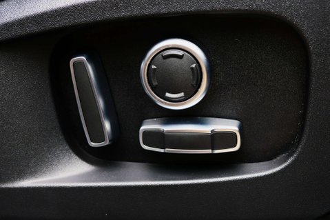 Jaguar F-Pace 2.0 F-PACE R-Dynamic S D MHEV AWD Auto 4WD 5dr 26