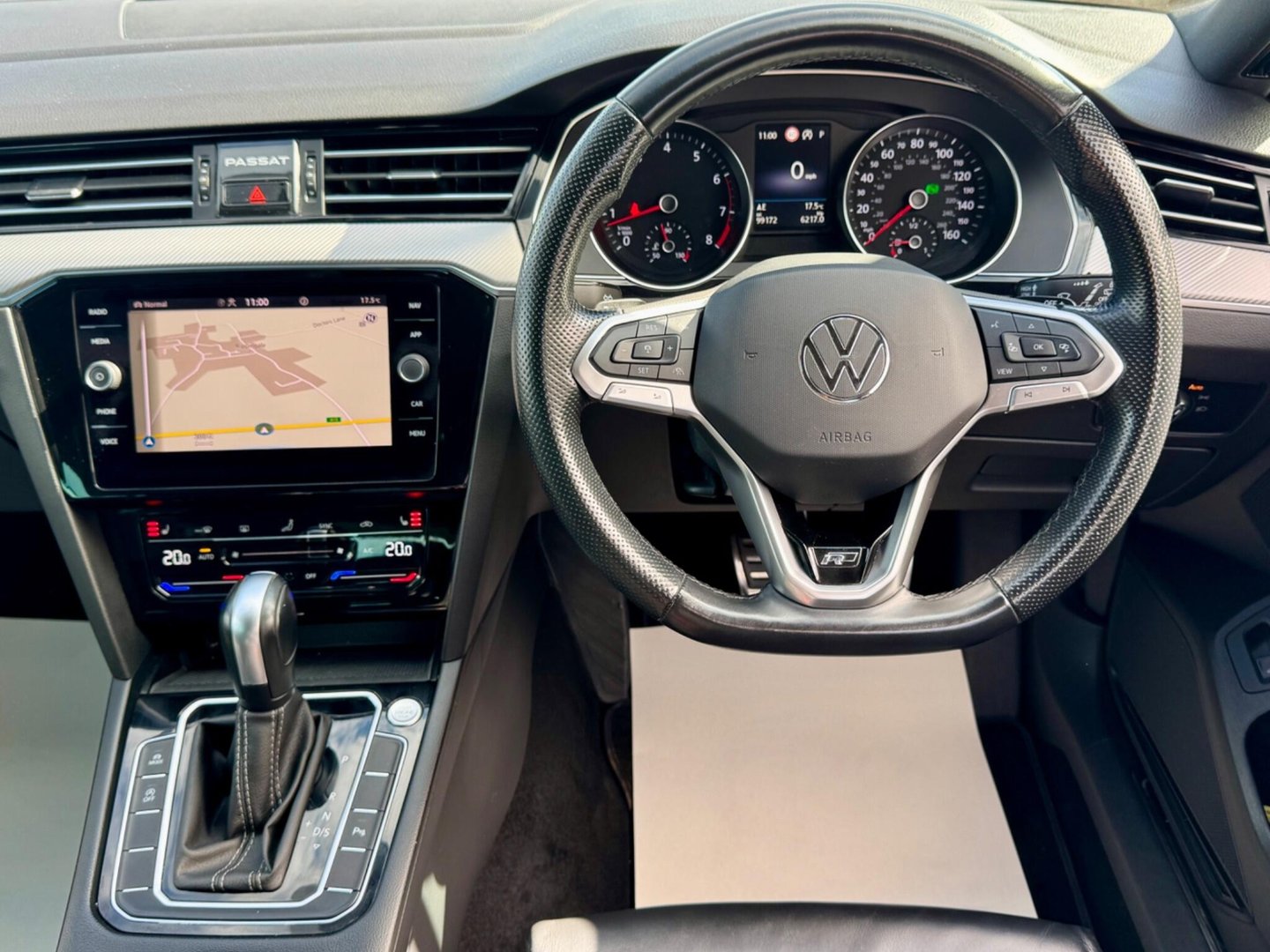 2023 Volkswagen Passat — image 2