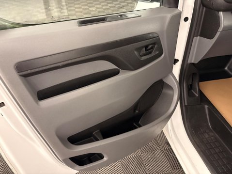 Peugeot Expert 2.0 BlueHDi 1400 Professional Standard Panel Van MWB Euro 6 (s/s) 6dr 25