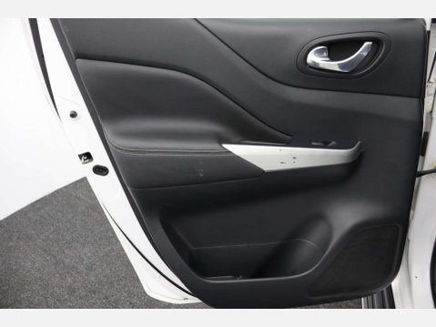 Nissan Navara 2.3 Navara Tekna dCi Auto 4WD 5dr 35