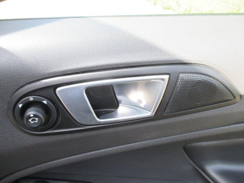 Ford Ecosport 1.0T EcoBoost Titanium 2WD Euro 5 (s/s) 5dr 40
