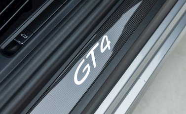 Porsche 718 Cayman GT4 18