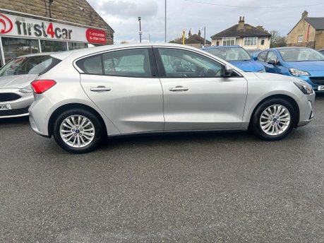 Ford Focus TITANIUM 9