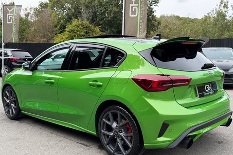 Ford Focus ST -PAN ROOF -PARKING/PERFORMANCE/ASSIST PACKS -HUD -B&O - MEAN GREEN 2