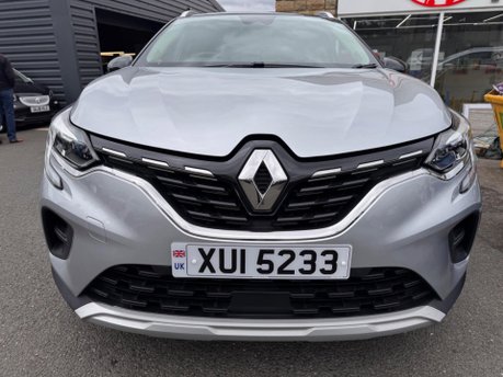 Renault Captur ICONIC TCE 4