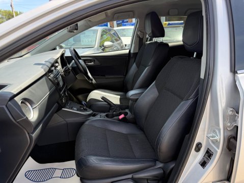 Toyota Auris 1.8 VVT-h Excel Touring Sports CVT Euro 5 (s/s) 5dr 35