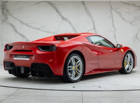 Ferrari 488 SPIDER 8