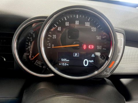 Mini Hatch 1.5 Cooper Classic Hatchback 5dr Petrol Steptronic Euro 6 (s/s) (136 ps) Ai 14
