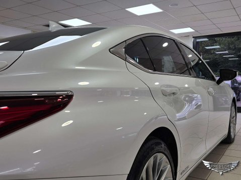 Lexus Es 2.5 300h Takumi E-CVT Euro 6 (s/s) 4dr 76
