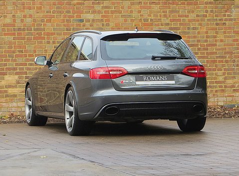 Audi RS4 Avant 5