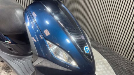 Piaggio Fly 2015 ONLY 8K RUNNING PROJECT SCOOTER SPARES OR REPAIR 125CC 15