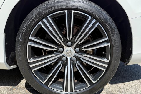 Volvo V60 RECHARGE T6 INSCRIPTION AWD - FULL MAIN DEALER SERVICE - HUGE SPEC 69