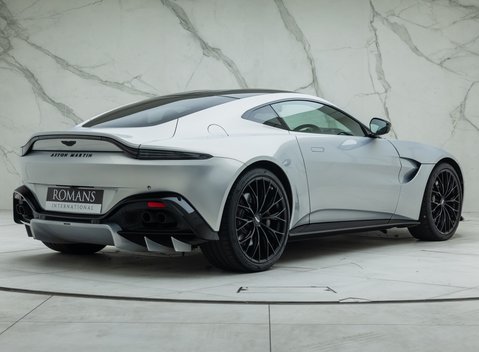 Aston Martin V8 Vantage 6