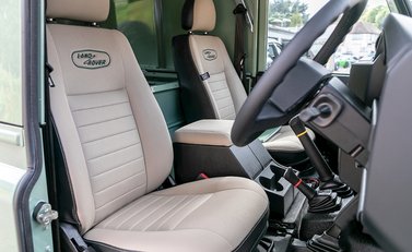 Land Rover Defender 90 Heritage Hard Top 12