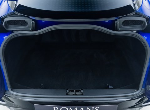 Aston Martin DB12 V8 36