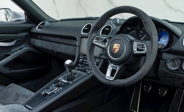 Porsche 718 Boxster Spyder 12