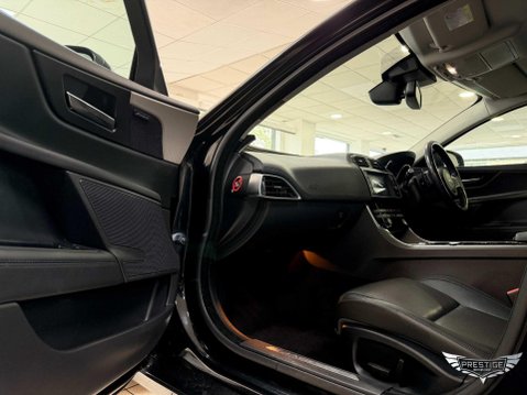 Jaguar XE 2.0d Portfolio Auto AWD Euro 6 (s/s) 4dr 50