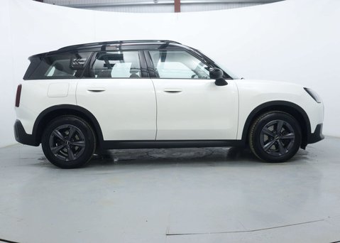 Mini Countryman 1.5C MHEV Classic SUV 5dr Petrol Hybrid Auto Euro 6 (s/s) (170 ps) 13