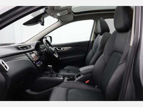 Nissan Qashqai 1.3 Qashqai Tekna DiG-T Semi-Auto 5dr 35