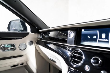 Rolls-Royce Ghost V12. FULL PPF. STARLIGHT. H, C & M SEATS. REAR ENTERTAINMENT. HUD. 57