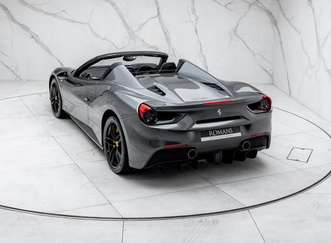 Ferrari 488 SPIDER 15