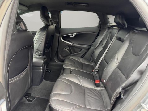 Volvo V40 1.5 T2 R-Design Edition Auto Euro 6 (s/s) 5dr 34