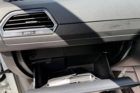 Volkswagen Tiguan R-LINE TSI DSG - ONE OWNER - APPLE CAR PLAY -ADAPTIVE CRUISE 58