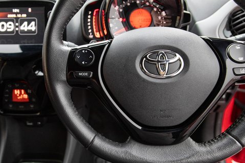 Toyota Aygo VVT-I X-TREND X-SHIFT TSS 17