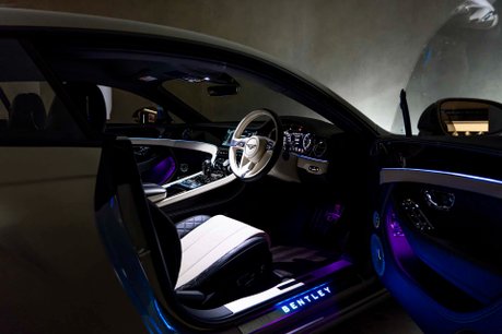 Bentley Continental GT V8. MULLINER SPEC. TOURING SPEC. CENTENARY SPEC. ROTATING DISPLAY. B&O. 30