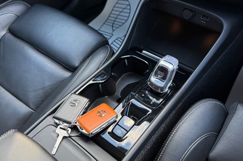 Volvo XC40 B4 INSCRIPTION PRO AWD MHEV - ONE OWNER - PAN ROOF - APPLE CARPLAY  45