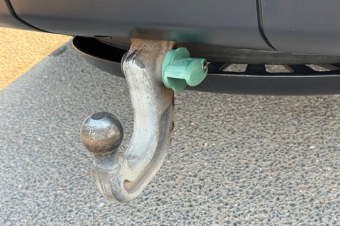 Land Rover Discovery SDV6 SE TECH - ULEZ COMPLIANT -FULL LR SERVICE HISTORY - 9 SERVICES -TOWBAR 4