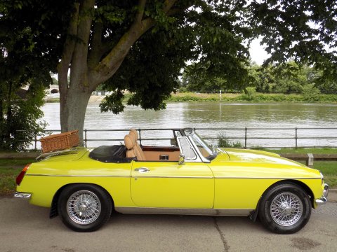 MG B ROADSTER 5