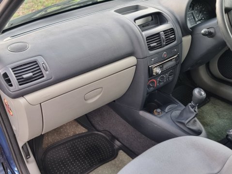 Renault Clio EXPRESSION 16V 34