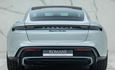 Porsche Taycan TURBO 8
