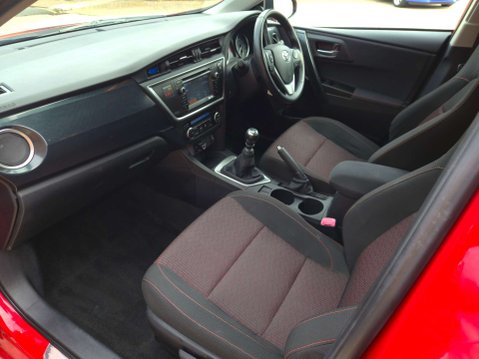 Toyota Auris 1.6 Auris Sport Valvematic 5dr 34