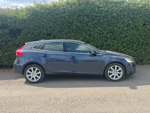 Volvo V40 (Sold) 2.0 T2 Inscription Hatchback 5dr Petrol Manual Euro 6 (s/s) (122 ps) 27