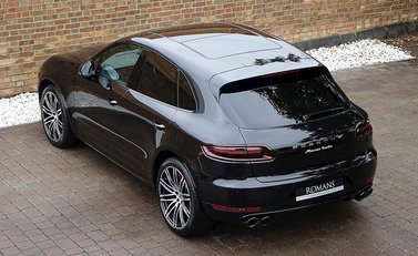 Porsche Macan Turbo Performance Package 12