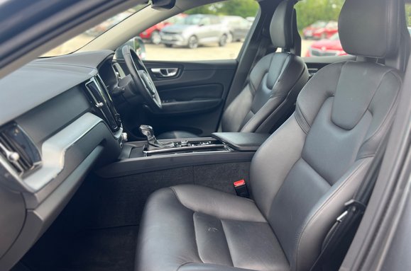 Volvo XC60 D4 MOMENTUM AWD AUTO 28