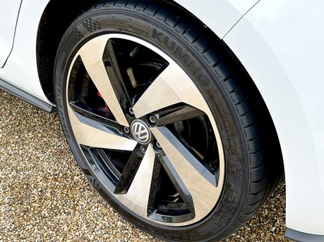 Volkswagen Golf GTI PERFORMANCE TSI DSG 42